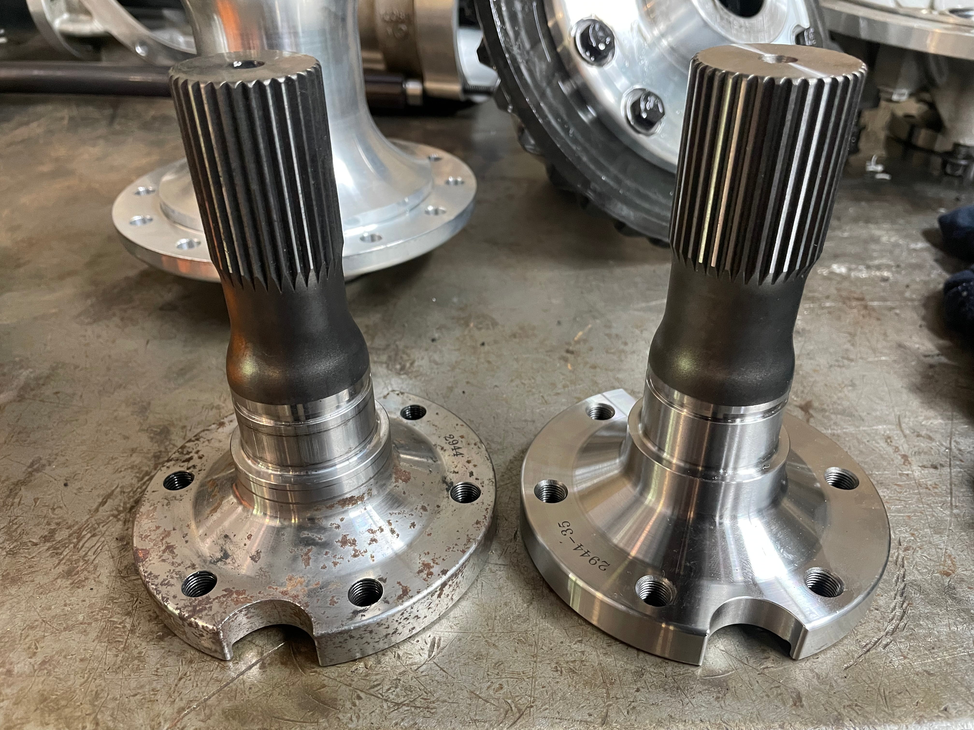 31 Spline on left, 35 Spline on right